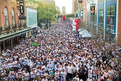 MIKAELA MACKENZIE / WINNIPEG FREE PRESS
Jets fans arrive at Donald Street for the whiteout street party in Winnipeg on Monday, May 7, 2018. 
Mikaela MacKenzie / Winnipeg Free Press 2018.