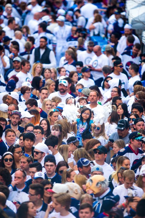 MIKAELA MACKENZIE / WINNIPEG FREE PRESS
Jets fans arrive at Donald Street for the whiteout street party in Winnipeg on Monday, May 7, 2018. 
Mikaela MacKenzie / Winnipeg Free Press 2018.