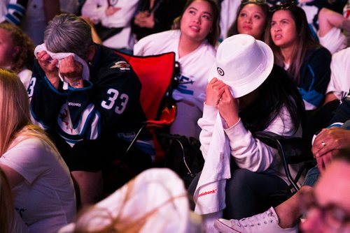 MIKAELA MACKENZIE / WINNIPEG FREE PRESS
Jets fans lose energy at the end of the game at the whiteout street party in Winnipeg on Monday, May 7, 2018. 
Mikaela MacKenzie / Winnipeg Free Press 2018.