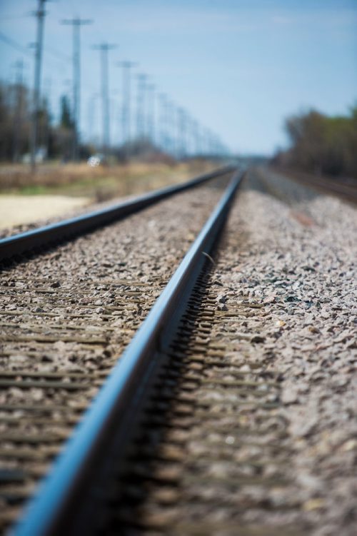 MIKAELA MACKENZIE / WINNIPEG FREE PRESS
The CN tracks along Wilkes Avenue in Winnipeg on Tuesday, May 8, 2018. 
Mikaela MacKenzie / Winnipeg Free Press 2018.