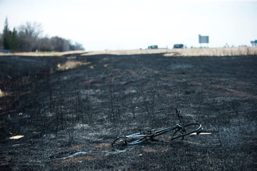 MIKAELA MACKENZIE / WINNIPEG FREE PRESS
The sooty mark of a grass fire around the perimeter highway and Roblin Boulevard in Winnipeg on Tuesday, May 8, 2018. Community members say neighbourhood kids lit the bike on fire, and the fire rapidly spread.
Mikaela MacKenzie / Winnipeg Free Press 2018.