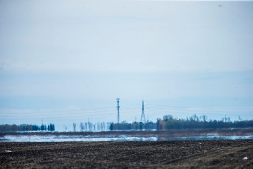 MIKAELA MACKENZIE / WINNIPEG FREE PRESS
Mirage hovers over farmers' fields in Winnipeg on Tuesday, May 8, 2018. 
Mikaela MacKenzie / Winnipeg Free Press 2018.