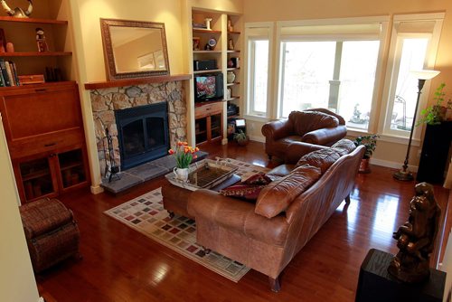 BORIS MINKEVICH / WINNIPEG FREE PRESS
RESALE HOME - 226 Mariners Way in East St. Paul. Main floor living room. Realtor Cliff King is selling home. TODD LEWYS STORY. May 8, 2018