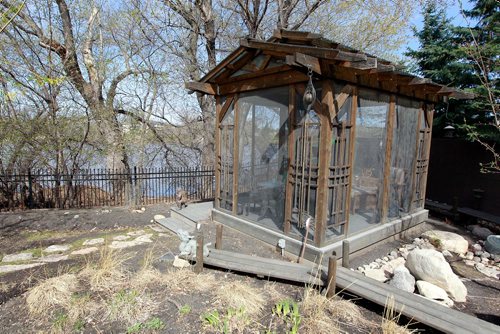 BORIS MINKEVICH / WINNIPEG FREE PRESS
RESALE HOME - 226 Mariners Way in East St. Paul. Screened in gazebo on the river. Realtor Cliff King is selling home. TODD LEWYS STORY. May 8, 2018