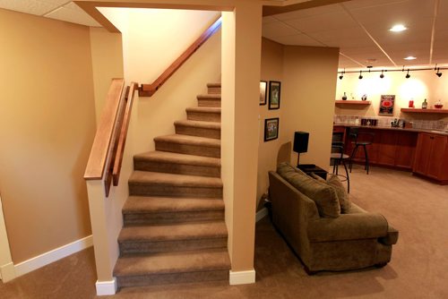 BORIS MINKEVICH / WINNIPEG FREE PRESS
RESALE HOME - 226 Mariners Way in East St. Paul. Windy stairs going up from the basement. Realtor Cliff King is selling home. TODD LEWYS STORY. May 8, 2018