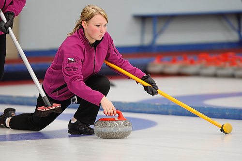 BORIS MINKEVICH / WINNIPEG FREE PRESS  081230 Katie Kruk curls at Deer Lodge Curling Club.