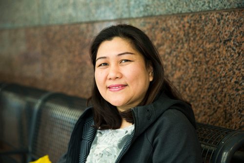 MIKAELA MACKENZIE / WINNIPEG FREE PRESS
Marilyn Guevarra in the bus stop shelter at Portage Place in Winnipeg on Wednesday, May 9, 2018. Winnipeg police often have to respond to incidents at this location in the city.
Mikaela MacKenzie / Winnipeg Free Press 2018.
Winnipeg transit