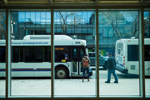 MIKAELA MACKENZIE / WINNIPEG FREE PRESS
The bus stop shelter at Portage Place in Winnipeg on Wednesday, May 9, 2018. Winnipeg police often have to respond to incidents at this location in the city.
Mikaela MacKenzie / Winnipeg Free Press 2018.
Winnipeg transit