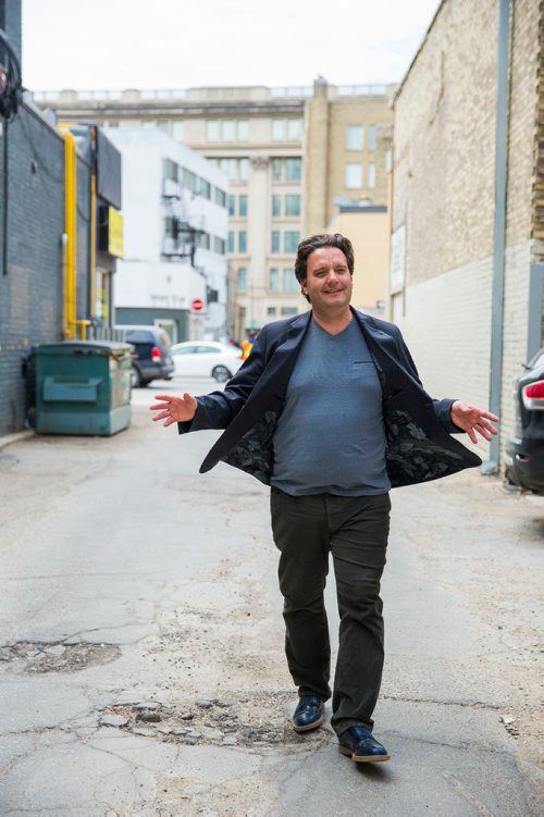 MIKAELA MACKENZIE / WINNIPEG FREE PRESS
Stefano Grande, CEO of Downtown Winnipeg BIZ, walks down an alley near Portage in Winnipeg on Wednesday, May 9, 2018. Grande says that this is an area in need of a public toilet.
Mikaela MacKenzie / Winnipeg Free Press 2018.