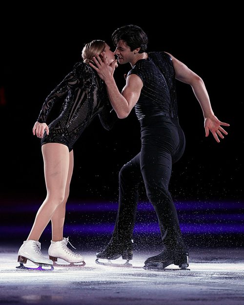 PHIL HOSSACK / WINNIPEG FREE PRESS - Kailyn Weaver and Andrew Poje, World SIlver Medalists in the opening act of Stars on Ice Wednesday evening. MAY 9, 2018.