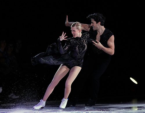 PHIL HOSSACK / WINNIPEG FREE PRESS - Kailyn Weaver and Andrew Poje, World SIlver Medalists in the opening act of Stars on Ice Wednesday evening. MAY 9, 2018.