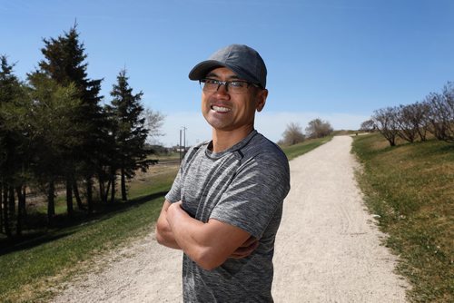 RUTH BONNEVILLE / WINNIPEG FREE PRESS


Volunteers column: 
Portraits of Junel Malapad on Garbage Hill for the May 14 edition of column.

Junel, 47, is an avid runner who volunteers his time raising money for Canadian Mental Health Association Manitoba. 


Aaron Epp
Volunteers columnist, Winnipeg Free Press

May 09,  2018
