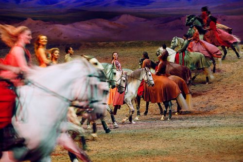 JOHN WOODS / WINNIPEG FREE PRESS
Performers entertain at the Cavalia Odysseo Tuesday, May 15, 2018.