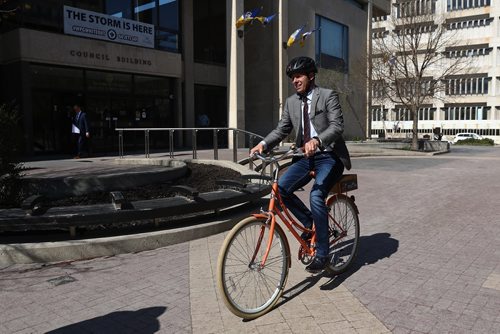 MIKE DEAL / WINNIPEG FREE PRESS
Winnipeg Mayor, Brian Bowman and Downtown Winnipeg BIZ CEO, Stefano Grande announce details for the Pedal in the Peg bike share program in front of City Hall Wednesday morning. 
180516 - Wednesday, May 16, 2018