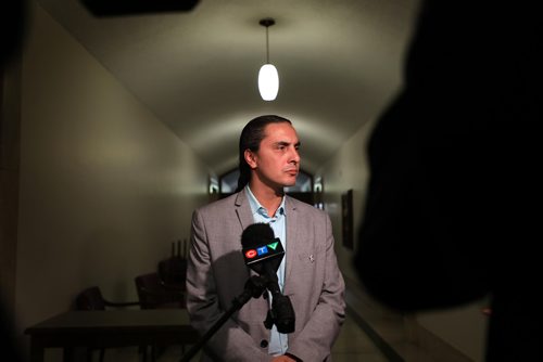 RUTH BONNEVILLE / WINNIPEG FREE PRESS

Spotlight Hunting News Conference, Leg

Arlen Dumas, Grand chief of the Assembly of Manitoba Chiefs, talks to the media regarding his position on Spotlight hunting just prior to press conference by 
Sustainable Development Minister, Rochelle Squires, at the Legislative Building Wednesday.



May 15,  2018
