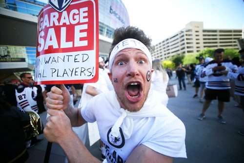 MIKAELA MACKENZIE / WINNIPEG FREE PRESS
Jets fans Dillon Brecht gets into the mood at the T-Mobile Arena in Las Vegas on Wednesday, May 16, 2018.
Mikaela MacKenzie / Winnipeg Free Press 2018.