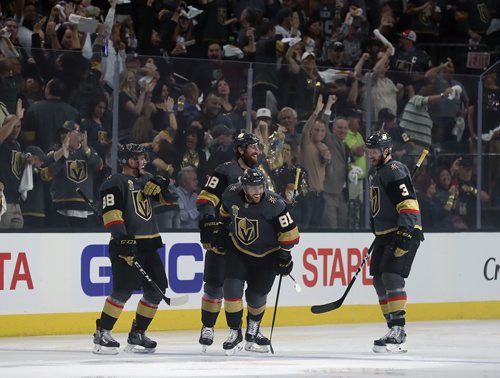 TREVOR HAGAN / WINNIPEG FREE PRESS
The Vegas Golden Knights' celebrate after Jonathan Marchessault (81) scored against the Winnipeg Jets' during game 3 of the Western Conference Finals in Las Vegas, Wednesday, May 16, 2018.
