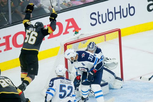 MIKAELA MACKENZIE / WINNIPEG FREE PRESS
Knights forward Erik Haula skates away victoriously after the Knights score another goal in Game 3 at the T-Mobile Arena in Las Vegas on Wednesday, May 16, 2018.
Mikaela MacKenzie / Winnipeg Free Press 2018.