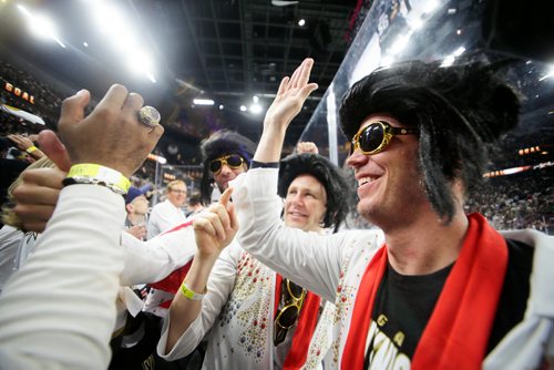 MIKAELA MACKENZIE / WINNIPEG FREE PRESS
Elvis impersonator Eric Brady celebrates the second goal scored by the Knights in Game 3 at the T-Mobile Arena in Las Vegas on Wednesday, May 16, 2018.
Mikaela MacKenzie / Winnipeg Free Press 2018.