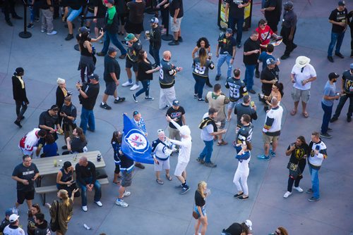 MIKAELA MACKENZIE / WINNIPEG FREE PRESS
EarlyJets fans gather before the game as the Winnipeg Jets play the Las Vegas Golden Nights in Game 3 at the T-Mobile Arena in Las Vegas on Wednesday, May 16, 2018.
Mikaela MacKenzie / Winnipeg Free Press 2018.