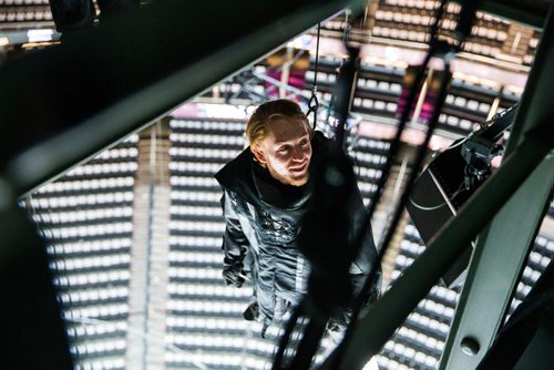 MIKAELA MACKENZIE / WINNIPEG FREE PRESS
Zachary Frongillo, who plays the Jets "villain," hangs out in the rafters during dress rehearsal at the T-Mobile Arena in Las Vegas on Friday, May 18, 2018.
Mikaela MacKenzie / Winnipeg Free Press 2018.
