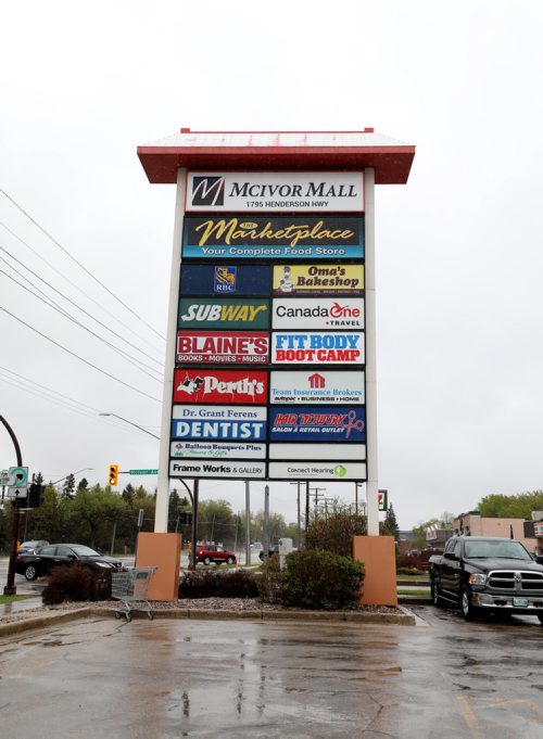 RUTH BONNEVILLE / WINNIPEG FREE PRESS

Biz:  Mug of Marketplace sign, McIvor Mall at 1795 Henderson Hwy.  


May 18,  2018
