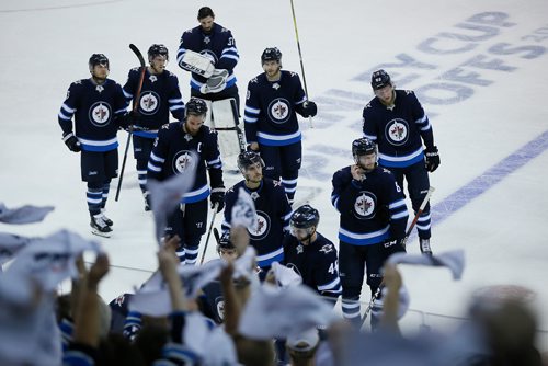 JOHN WOODS/ WINNIPEG FREE PRESS
Winnipeg Jets salute their fans after losing game five and the NHL Western Conference Final against the Vegas Golden Knights in Winnipeg on Sunday, May 20, 2018.