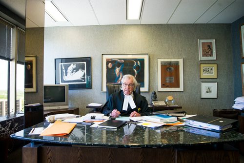 MIKAELA MACKENZIE / WINNIPEG FREE PRESS
Greg Brodsky, who has represented 1,000  people charged with homicides, poses in his office in Winnipeg on Tuesday, May 22, 2018. 
Mikaela MacKenzie / Winnipeg Free Press 2018.