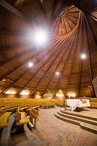 MIKAELA MACKENZIE / WINNIPEG FREE PRESS
Precious Blood Roman Catholic Church in Winnipeg on Tuesday, May 22, 2018.  This is the 50th year of worship inside the unusual building.
Mikaela MacKenzie / Winnipeg Free Press 2018.