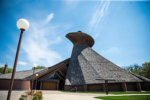 MIKAELA MACKENZIE / WINNIPEG FREE PRESS
Precious Blood Roman Catholic Church in Winnipeg on Tuesday, May 22, 2018.  This is the 50th year of worship inside the unusual building.
Mikaela MacKenzie / Winnipeg Free Press 2018.