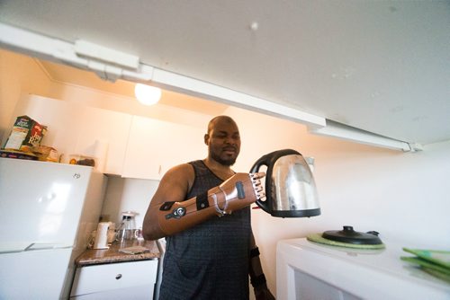 MIKAELA MACKENZIE / WINNIPEG FREE PRESS
Ghanaian Razak Iyal, who lost fingers to frostbite crossing the border to Canada, tries out his new prosthetic fingers in Winnipeg on Wednesday, May 23, 2018.  
Mikaela MacKenzie / Winnipeg Free Press 2018.