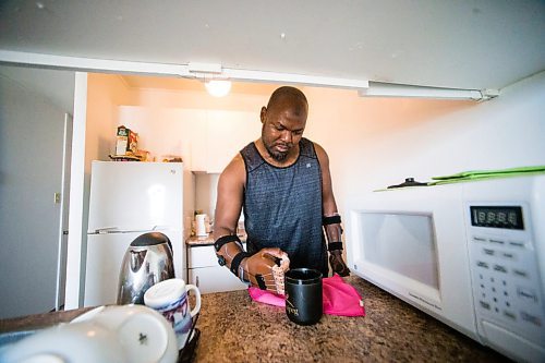 MIKAELA MACKENZIE / WINNIPEG FREE PRESS
Ghanaian Razak Iyal, who lost fingers to frostbite crossing the border to Canada, tries out his new prosthetic fingers in Winnipeg on Wednesday, May 23, 2018.  
Mikaela MacKenzie / Winnipeg Free Press 2018.