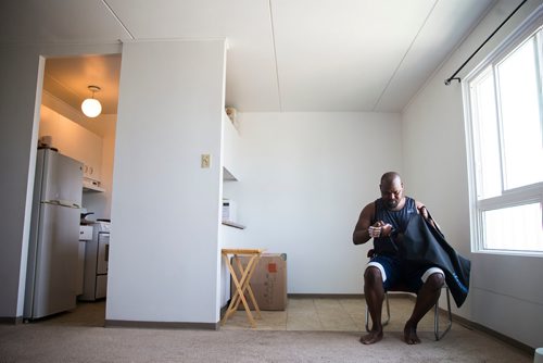 MIKAELA MACKENZIE / WINNIPEG FREE PRESS
Ghanaian Razak Iyal, who lost fingers to frostbite crossing the border to Canada, tries out his new prosthetic fingers in Winnipeg on Wednesday, May 23, 2018.  
Mikaela MacKenzie / Winnipeg Free Press 2018.