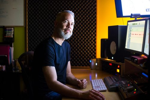 MIKAELA MACKENZIE / WINNIPEG FREE PRESS
Voice director Nolan Balzer poses for a portrait at DACAPO Productions in Winnipeg on Thursday, May 24, 2018. The team produced a soundscape for the Nonsuch exhibition that brings the scene to life. 
Mikaela MacKenzie / Winnipeg Free Press 2018.