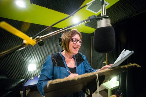 MIKAELA MACKENZIE / WINNIPEG FREE PRESS
Voice actor Monique LaCoste reads lines in the studio at DACAPO Productions in Winnipeg on Thursday, May 24, 2018.  The team produced a soundscape for the Nonsuch exhibition that brings the scene to life.
Mikaela MacKenzie / Winnipeg Free Press 2018.