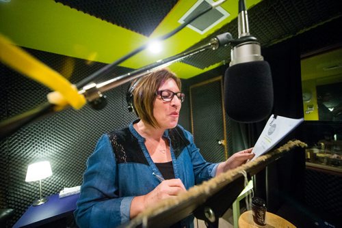 MIKAELA MACKENZIE / WINNIPEG FREE PRESS
Voice actor Monique LaCoste reads lines in the studio at DACAPO Productions in Winnipeg on Thursday, May 24, 2018.  The team produced a soundscape for the Nonsuch exhibition that brings the scene to life.
Mikaela MacKenzie / Winnipeg Free Press 2018.