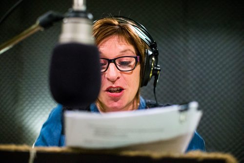 MIKAELA MACKENZIE / WINNIPEG FREE PRESS
Voice actor Monique LaCoste reads lines in the studio at DACAPO Productions in Winnipeg on Thursday, May 24, 2018.  The team produced a soundscape for the Nonsuch exhibition that brings the scene to life.
Mikaela MacKenzie / Winnipeg Free Press 2018.