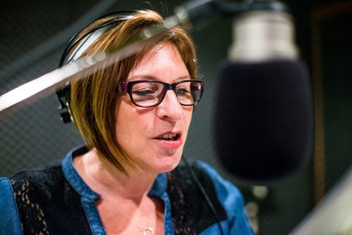 MIKAELA MACKENZIE / WINNIPEG FREE PRESS
Voice actor Monique LaCoste reads lines in the studio at DACAPO Productions in Winnipeg on Thursday, May 24, 2018.  The team produced a soundscape for the Nonsuch exhibition that brings the scene to life.
Mikaela MacKenzie / Winnipeg Free Press 2018.