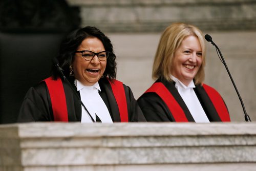 JOHN WOODS / WINNIPEG FREE PRESS
Judge Kusham Sharma, left, and Judge Julie Frederickson during their Provincial Court of Manitoba swearing in ceremony at the Law Courts Friday, May 25, 2018.