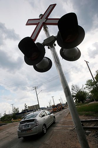 JOHN WOODS / WINNIPEG FREE PRESS
Railway crossing on Chevrier photographed Friday, May 25, 2018. The city of Winnipeg has issued a Request For Proposals (RFP) for a consultant to do a safety assessment on railway crossings.