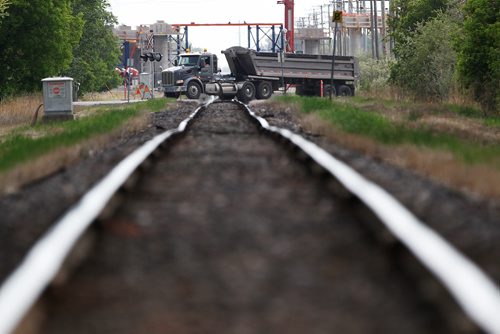 JOHN WOODS / WINNIPEG FREE PRESS
Railway crossing on Chevrier photographed Friday, May 25, 2018. The city of Winnipeg has issued a Request For Proposals (RFP) for a consultant to do a safety assessment on railway crossings.