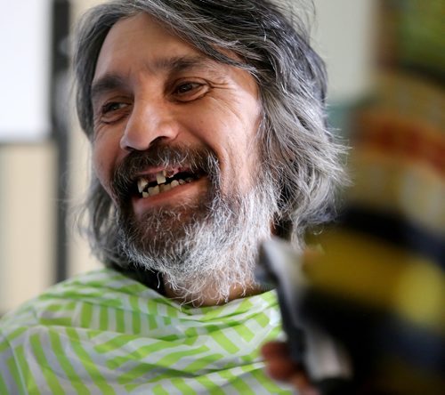 TREVOR HAGAN /  WINNIPEG FREE PRESS
John Baffour cuts hair for Dave Love. End Homelessness Winnipeg and the Manitoba Financial Empowerment Network put on a homelessness expo at the Neeginan Centre, Saturday, May 26, 2018.