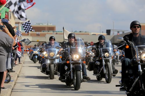 TREVOR HAGAN / WINNIPEG FREE PRESS
Ride for Dad starts at Polo Park, Saturday, May 26, 2018.