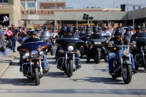 TREVOR HAGAN / WINNIPEG FREE PRESS
Ride for Dad starts at Polo Park, Saturday, May 26, 2018.