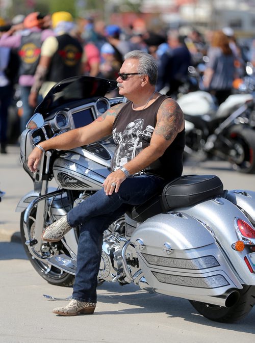 TREVOR HAGAN / WINNIPEG FREE PRESS
Myles Bamendine sits on his 2018 Indian Chiefton Elite. Ride for Dad starts at Polo Park, Saturday, May 26, 2018.