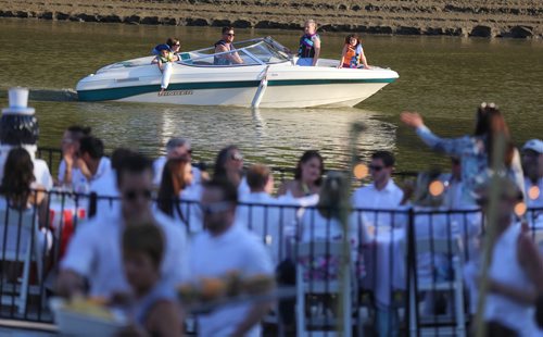 TREVOR HAGAN / WINNIPEG FREE PRESS
Table for 1200 More, at The Forks, on the bank of the Assiniboine River, Saturday, May 26, 2018.