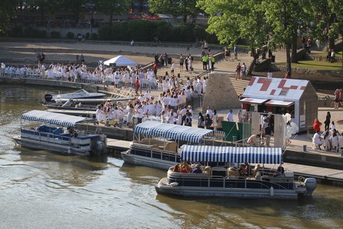 TREVOR HAGAN / WINNIPEG FREE PRESS
Table for 1200 More, at The Forks, on the bank of the Assiniboine River, Saturday, May 26, 2018.