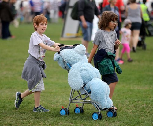 TREVOR HAGAN / WINNIPEG FREE PRESS
Zack, 7, and Max Blakeston, 10, with Blueberry, at the Teddy Bears Picnic in Assiniboine Park, Sunday, May 27, 2018.