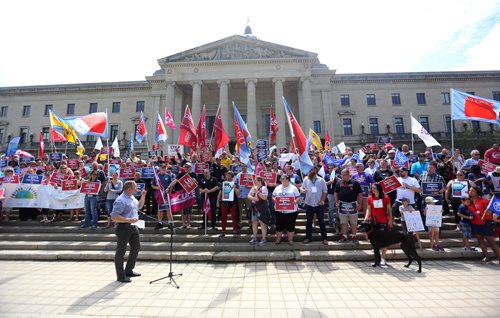 TREVOR HAGAN / WINNIPEG FREE PRESS
Kevin Rebeck, president of the Manitoba Federation of Labour, at a Rally for public services, Sunday, May 27, 2018.