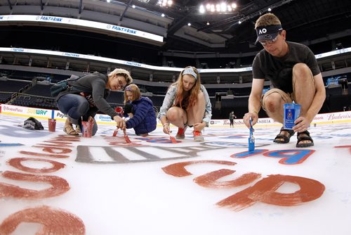 JOHN WOODS / WINNIPEG FREE PRESS
Tannis St. Louis, and her family from left, Raelle, Piper and Justin paint the ice at Paint The Rink at the Winnipeg Jets' arena Sunday, May 27, 2018.